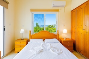 2 bedrooms, iron/ironing board, WiFi, bed sheets