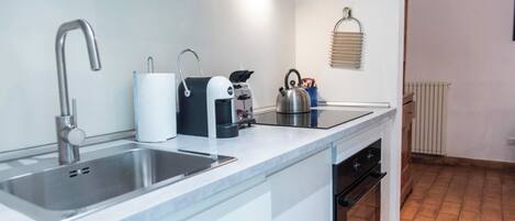 Geladeira, fogão, cooktop, lava-louças