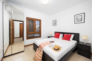 4 bedrooms, iron/ironing board, WiFi, bed sheets
