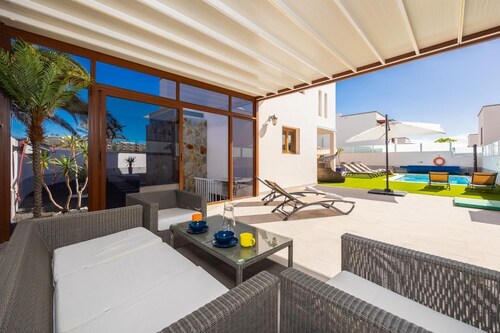 Las Caletas - Four Bedroom Villa, Sleeps 8
