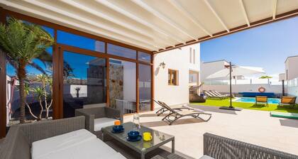 Las Caletas - Four Bedroom Villa, Sleeps 8