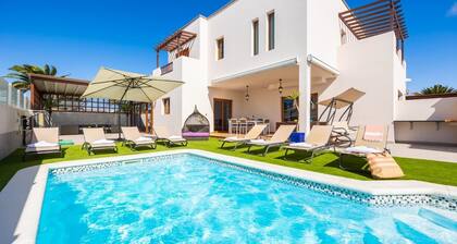 Las Caletas - Four Bedroom Villa, Sleeps 8