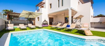 Las Caletas - Four Bedroom Villa, Sleeps 8