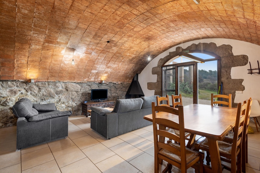 Casa Rural 'Volta De Ferreres' Con Vistas A La Montaña, Piscina Compartida Y Wi-fi - Berga