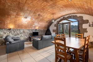 TV, fireplace, table tennis - Country House 'Volta De Ferreres' with Mountain View, Shared Pool and Wi-Fi (Olvan)