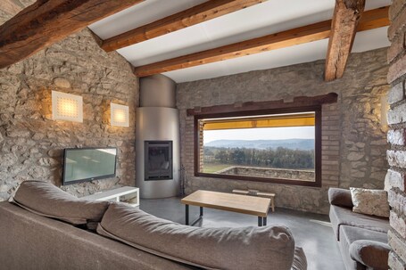 TV, fireplace, table tennis, stereo. Country House 'El Baluard De Ferreres' with Mountain View, Shared Pool and Wi-Fi