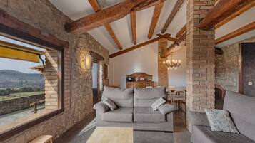 TV, fireplace, table tennis, stereo