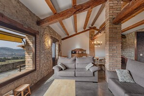 TV, fireplace, ping pong, stereo - Country House 'El Baluard De Ferreres' with Mountain View, Shared Pool and Wi-Fi (Olvan)