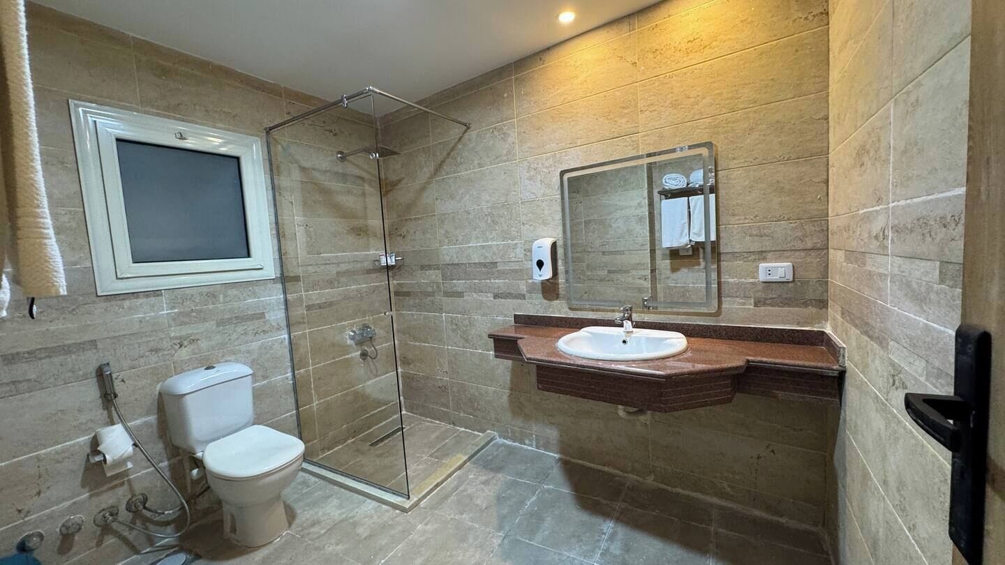 مجففات شعر، مناشف، صابون، شامبو