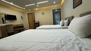 1 bedroom, in-room safe, desk, iron/ironing board