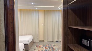 1 bedroom, in-room safe, desk, iron/ironing board