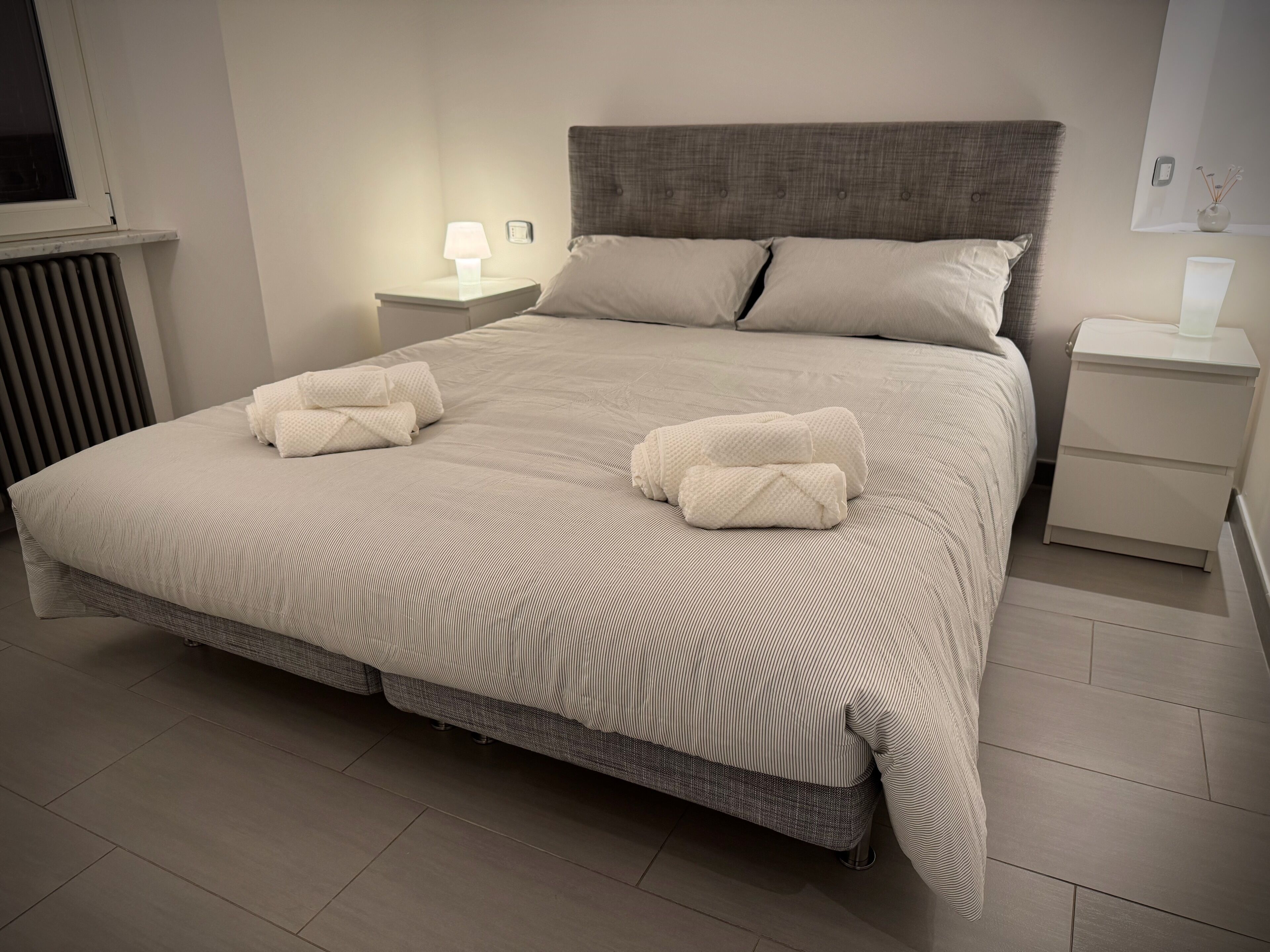 2 slaapkamers, een bureau, een strijkplank/strijkijzer, gratis wifi