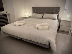 2 dormitoris, escriptori, planxa i posts de planxar i wifi gratuïta 