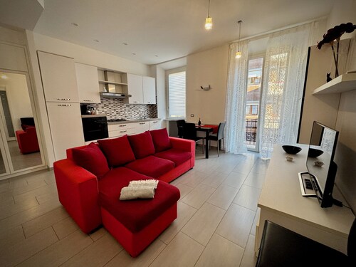 Modern apartment in city center, 5 min. walk from rail station and  cruise port.