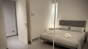 2 soverom, skrivebord, strykejern/-brett og wi-fi (inkludert)