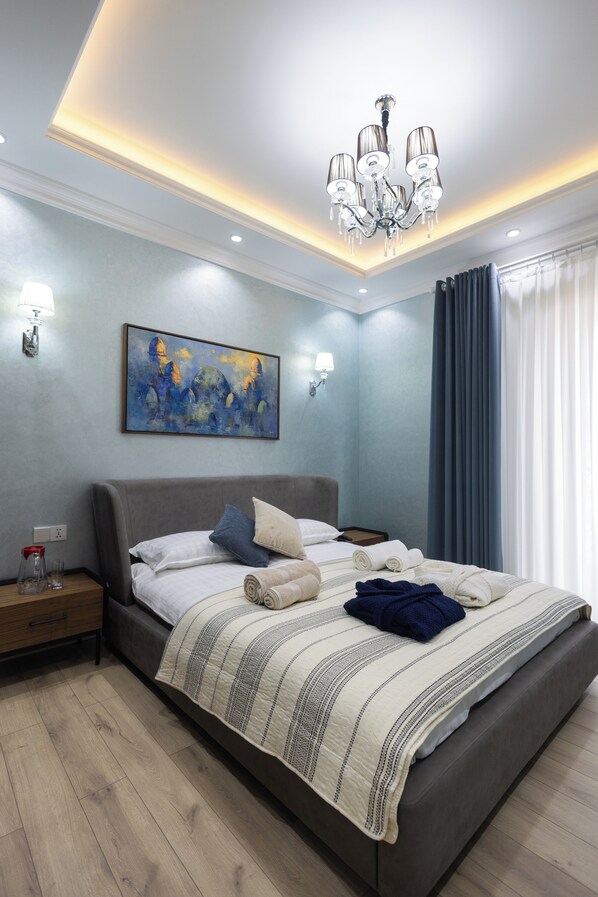 1 habitación, escritorio, tabla de planchar con plancha y wifi gratis 