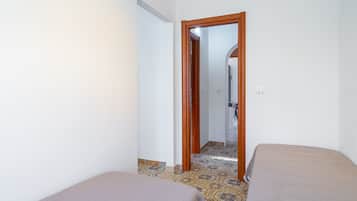 1 bedroom, free WiFi, bed sheets