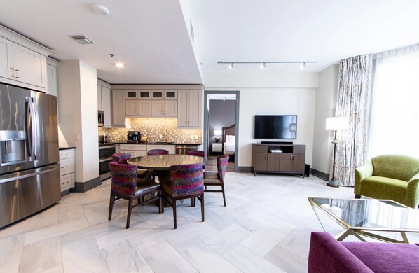 Interior - New Orleans Super Bowl LIX accommodations, one bdrm deluxe, sleeps 4. Feb 7-14th (New Orleans)