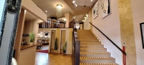 Breakfast, lunch, dinner served; local and international cuisine - Centrum Piramida (Boleslawiec)