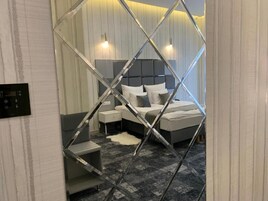 Presidential Room, City View | Minibar, in-room safe, desk, laptop workspace