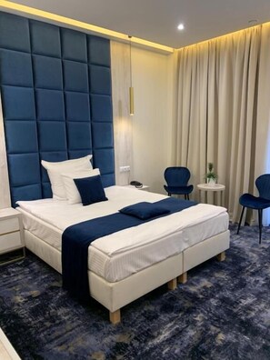 Minibar, in-room safe, desk, laptop workspace - Centrum Piramida (Boleslawiec)