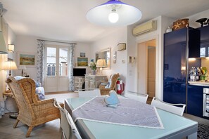 Dining - Holiday Home 'Red In Forte Dei Marmi' with Balcony, Wi-Fi and Air Conditioning (Forte dei Marmi)