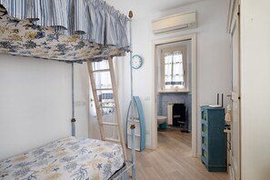 3 dormitorios, tabla de planchar con plancha, wifi gratis y ropa de cama