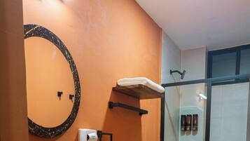 经典客房 | 浴室 | 淋浴设施、吹风机、毛巾、肥皂