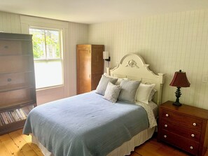 6 habitaciones, escritorio, tabla de planchar con plancha y wifi 