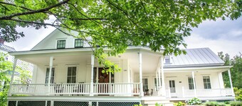 Swimming Hotspot, Family Friendly, 1 block to local shops