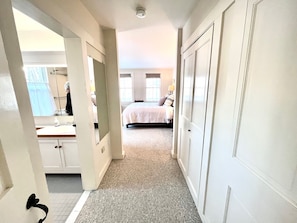 6 Schlafzimmer, Schreibtisch, Bügeleisen/Bügelbrett, WLAN