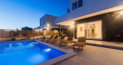 Luxury Villas Bellavista - Four Bedroom Villa with Pool