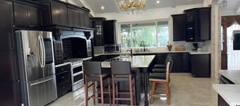 Spacious 6000 sf 6-bedroom villa in lovely Fremont with private gate, and view