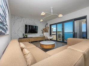TV - Four-Bedroom Villa With Sea View` (Crikvenica)