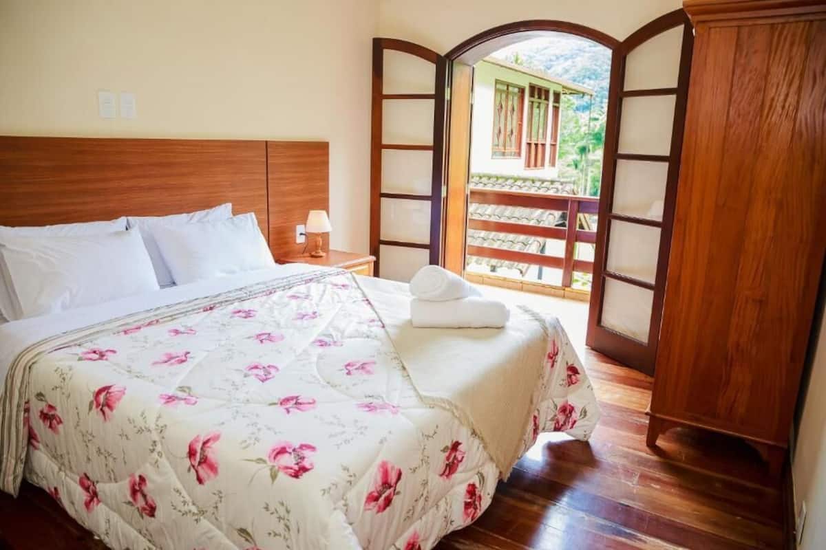 Suite familiar, vista al jardín | 1 habitación, escritorio y wifi gratis