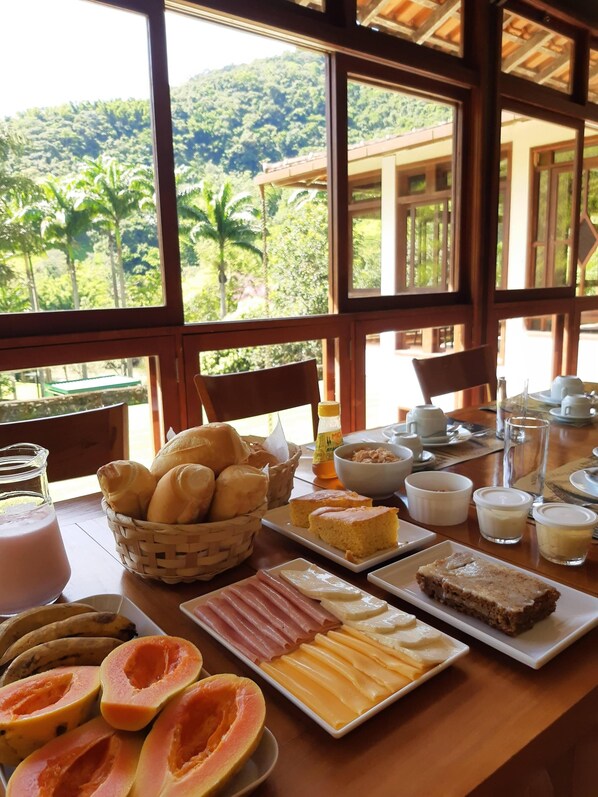 Breakfast meal - Sana by MN Hotéis com Pensão Completa (Macaé)