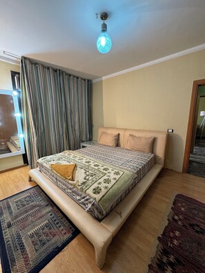 2 dormitorios, tabla de planchar con plancha, wifi y ropa de cama