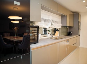 Fridge, microwave, oven, stovetop