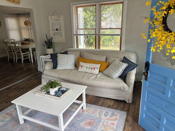 Smart TV, video games, DVD player, music library - Sullivan Summer House - walk to downtown + beach (Manistee)