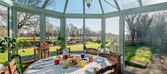 The Garden Cottage - Six Bedroom House, Sleeps 12