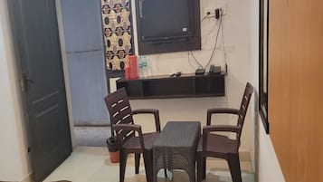 Standard Double Room | Living area
