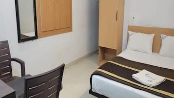 Basic Double Room | Desk, free WiFi