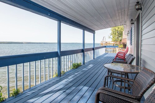 Boat, Grill & Unwind: Lakefront Cayuga Home!