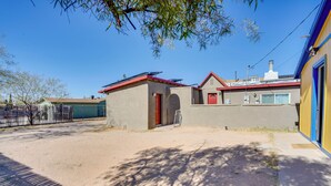 A residential area with a small building featuring a red door and a red roof. - 3 Mi to Arizona Stadium: Quiet Tucson Retreat (Tucson)