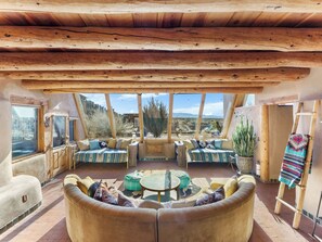Property grounds - Earthship Sanctuary and Spa with Panoramic Mesa Views (Taos County)