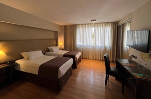 Comfort Twin Room | In-room safe, laptop workspace, blackout curtains, soundproofing - BUE HOTEL (Buenos Aires)