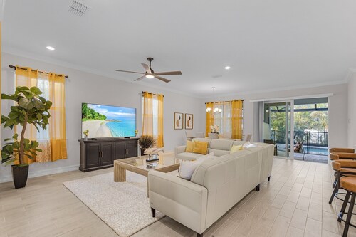 Luxurious 3-Bedroom Home with Private Pool in Naples’ Exclusive Tamarindo