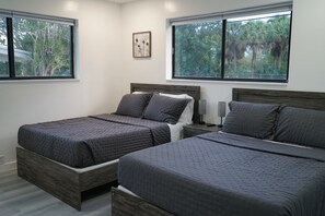 4 bedrooms, iron/ironing board, WiFi, bed sheets