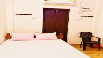 Standard Room | Desk, free WiFi