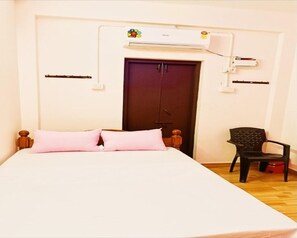 Standard Room | 1 bedroom, desk, free WiFi